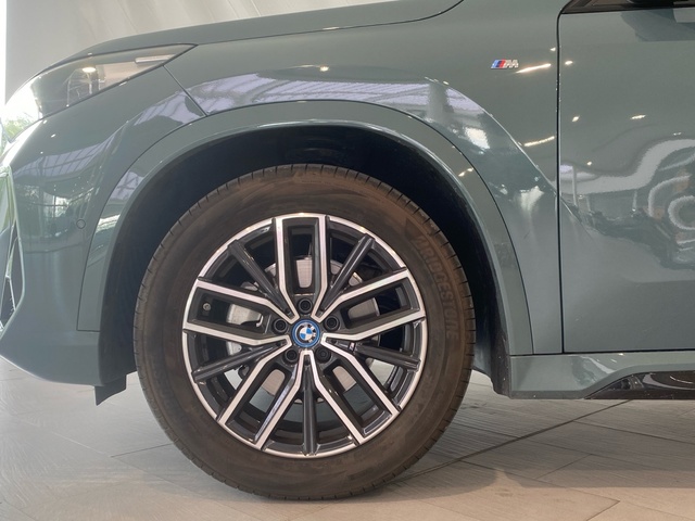 BMW iX1 eDrive20 color Verde. Año 2025. 150KW(204CV). Eléctrico. En concesionario Motor Gorbea de Álava