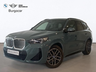 Fotos de BMW iX1 eDrive20 color Verde. Año 2025. 150KW(204CV). Eléctrico. En concesionario Motor Gorbea de Álava