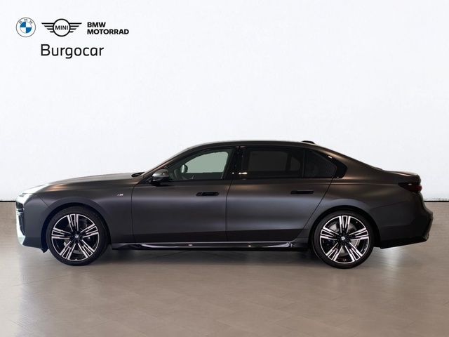 BMW Serie 7 740d color Gris. Año 2025. 220KW(299CV). Diésel. En concesionario Motor Gorbea de Álava