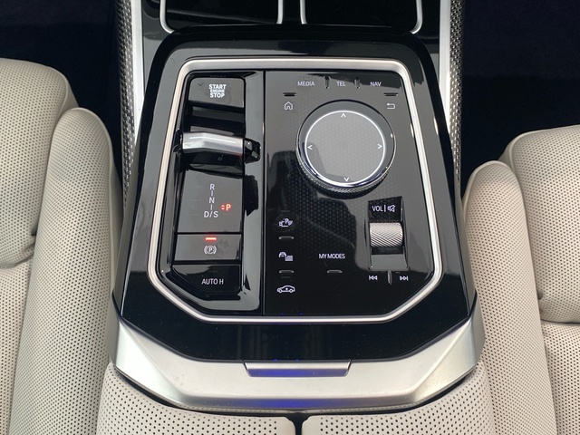 BMW Serie 7 740d color Gris. Año 2025. 220KW(299CV). Diésel. En concesionario Motor Gorbea de Álava