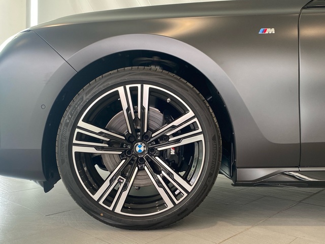 BMW Serie 7 740d color Gris. Año 2025. 220KW(299CV). Diésel. En concesionario Motor Gorbea de Álava