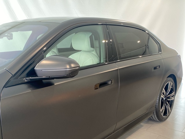BMW Serie 7 740d color Gris. Año 2025. 220KW(299CV). Diésel. En concesionario Motor Gorbea de Álava