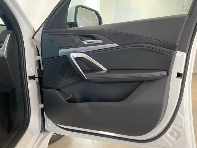 BMW iX2 eDrive20 color Blanco. Año 2025. 150KW(204CV). Eléctrico. En concesionario Motor Gorbea de Álava