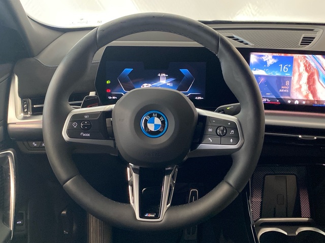 BMW iX2 eDrive20 color Blanco. Año 2025. 150KW(204CV). Eléctrico. En concesionario Motor Gorbea de Álava