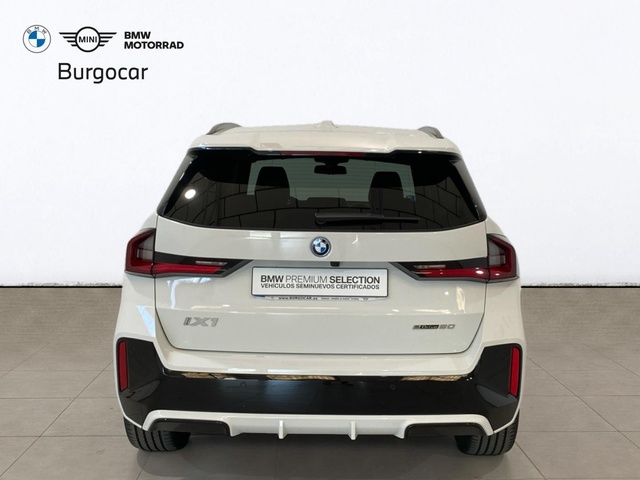 BMW iX1 eDrive20 color Blanco. Año 2025. 150KW(204CV). Eléctrico. En concesionario Burgocar (Bmw y Mini) de Burgos