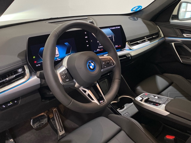 BMW iX1 eDrive20 color Blanco. Año 2025. 150KW(204CV). Eléctrico. En concesionario Burgocar (Bmw y Mini) de Burgos