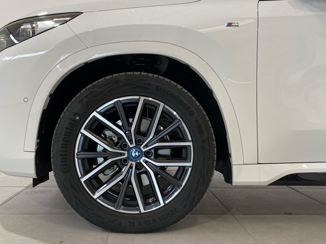 BMW iX1 eDrive20 color Blanco. Año 2025. 150KW(204CV). Eléctrico. En concesionario Burgocar (Bmw y Mini) de Burgos