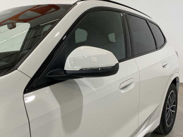 BMW iX1 eDrive20 color Blanco. Año 2025. 150KW(204CV). Eléctrico. En concesionario Burgocar (Bmw y Mini) de Burgos