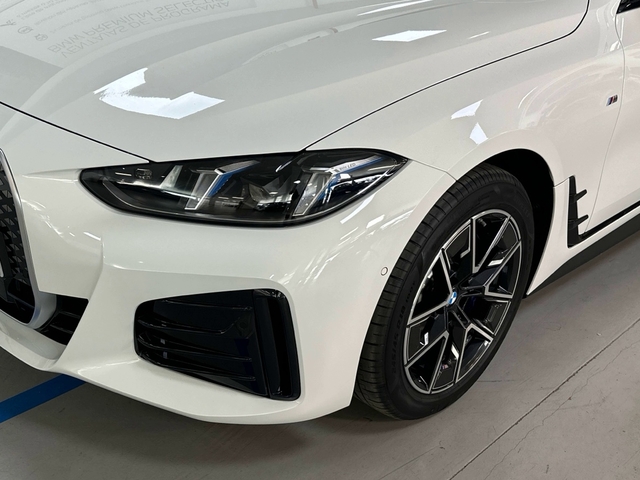 BMW i4 eDrive35 color Blanco. Año 2025. 210KW(286CV). Eléctrico. En concesionario Triocar Gijón (Bmw y Mini) de Asturias