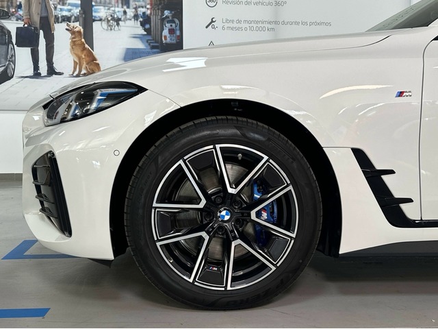 BMW i4 eDrive35 color Blanco. Año 2025. 210KW(286CV). Eléctrico. En concesionario Triocar Gijón (Bmw y Mini) de Asturias