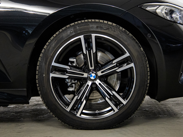 BMW Serie 3 318d Touring color Negro. Año 2024. 110KW(150CV). Diésel. En concesionario BMW Fuenteolid Valladolid de Valladolid