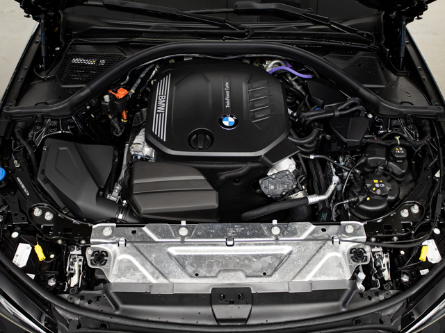 BMW Serie 3 318d Touring color Negro. Año 2024. 110KW(150CV). Diésel. En concesionario BMW Fuenteolid Valladolid de Valladolid