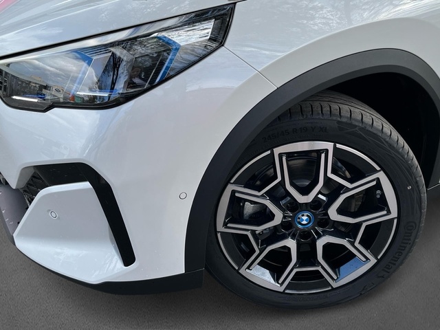 BMW iX2 xDrive30 color Blanco. Año 2025. 230KW(313CV). Eléctrico. En concesionario Murcia Premium S.L. AV DEL ROCIO de Murcia