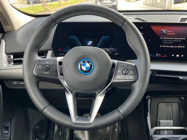 BMW iX2 xDrive30 color Blanco. Año 2025. 230KW(313CV). Eléctrico. En concesionario Murcia Premium S.L. AV DEL ROCIO de Murcia