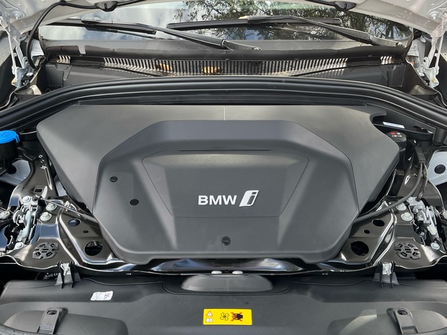 BMW iX2 xDrive30 color Blanco. Año 2025. 230KW(313CV). Eléctrico. En concesionario Murcia Premium S.L. AV DEL ROCIO de Murcia