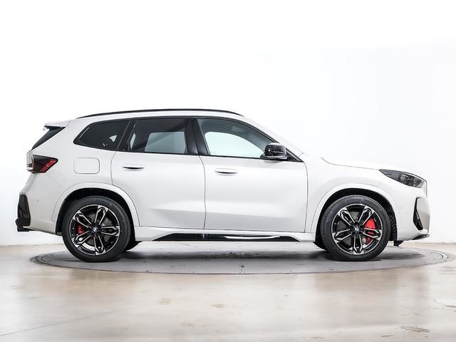 BMW X1 M35i color Blanco. Año 2025. 221KW(300CV). Gasolina. En concesionario Oliva Motor Tarragona de Tarragona