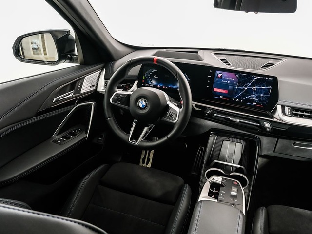 BMW X1 M35i color Blanco. Año 2025. 221KW(300CV). Gasolina. En concesionario Oliva Motor Tarragona de Tarragona