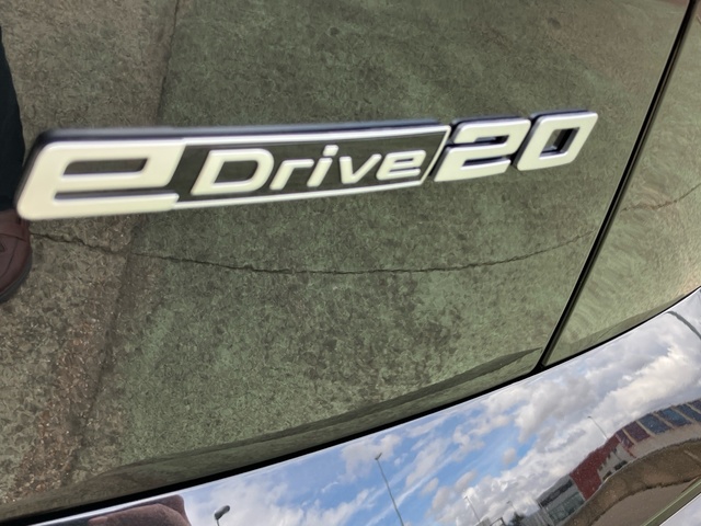 BMW iX2 eDrive20 color Negro. Año 2025. 150KW(204CV). Eléctrico. En concesionario Bernesga Motor León (Bmw y Mini) de León