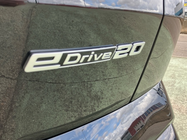 BMW iX2 eDrive20 color Negro. Año 2025. 150KW(204CV). Eléctrico. En concesionario Bernesga Motor León (Bmw y Mini) de León