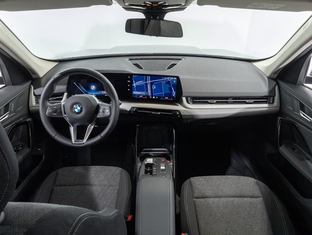BMW X1 sDrive18i color Negro. Año 2024. 100KW(136CV). Gasolina. En concesionario Oliva Motor Girona de Girona