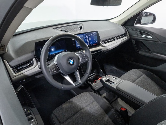 BMW X1 sDrive18i color Negro. Año 2024. 100KW(136CV). Gasolina. En concesionario Oliva Motor Girona de Girona