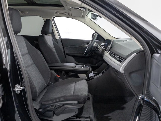 BMW X1 sDrive18i color Negro. Año 2024. 100KW(136CV). Gasolina. En concesionario Oliva Motor Girona de Girona