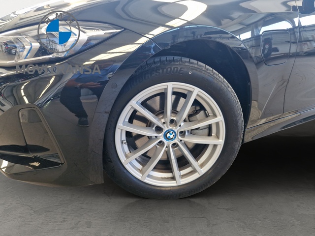 BMW Serie 3 320e color Negro. Año 2025. 150KW(204CV). Híbrido Electro/Gasolina. En concesionario Movitransa Cars Huelva de Huelva