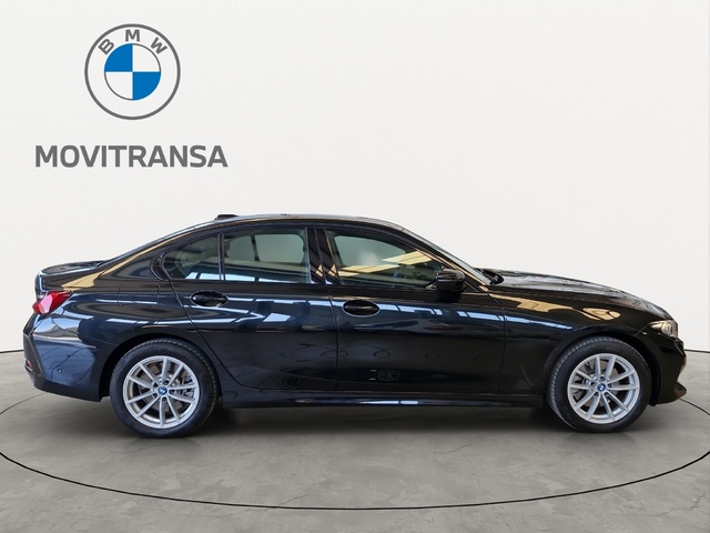 BMW Serie 3 320e color Negro. Año 2025. 150KW(204CV). Híbrido Electro/Gasolina. En concesionario Movitransa Cars Huelva de Huelva