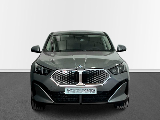 BMW iX2 eDrive20 color Gris. Año 2025. 150KW(204CV). Eléctrico. En concesionario Engasa S.A. de Valencia