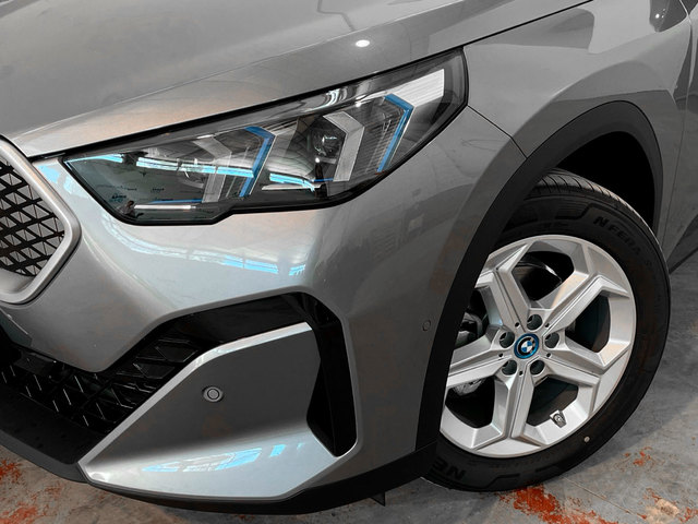 BMW iX2 eDrive20 color Gris. Año 2025. 150KW(204CV). Eléctrico. En concesionario Engasa S.A. de Valencia