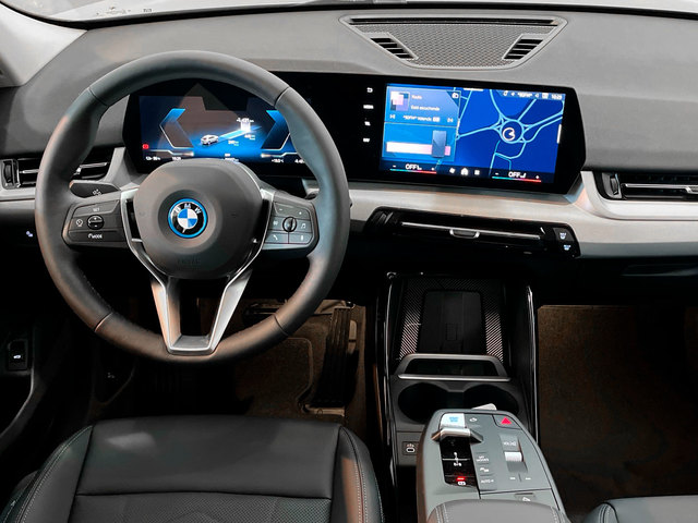 BMW iX2 eDrive20 color Gris. Año 2025. 150KW(204CV). Eléctrico. En concesionario Engasa S.A. de Valencia
