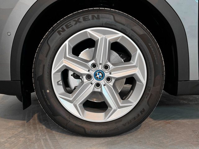 BMW iX2 eDrive20 color Gris. Año 2025. 150KW(204CV). Eléctrico. En concesionario Engasa S.A. de Valencia