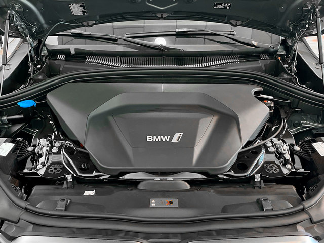 BMW iX2 eDrive20 color Gris. Año 2025. 150KW(204CV). Eléctrico. En concesionario Engasa S.A. de Valencia