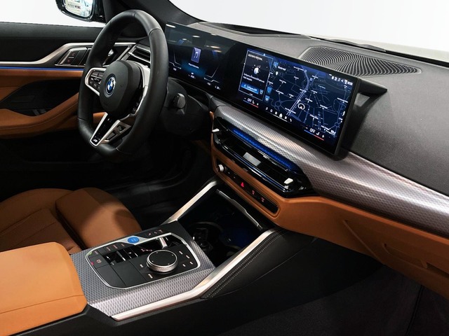 BMW i4 eDrive35 color Negro. Año 2025. 210KW(286CV). Eléctrico. En concesionario Engasa S.A. de Valencia