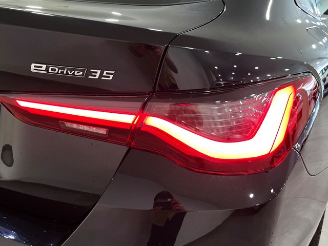 BMW i4 eDrive35 color Negro. Año 2025. 210KW(286CV). Eléctrico. En concesionario Engasa S.A. de Valencia