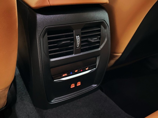 BMW i4 eDrive35 color Negro. Año 2025. 210KW(286CV). Eléctrico. En concesionario Engasa S.A. de Valencia