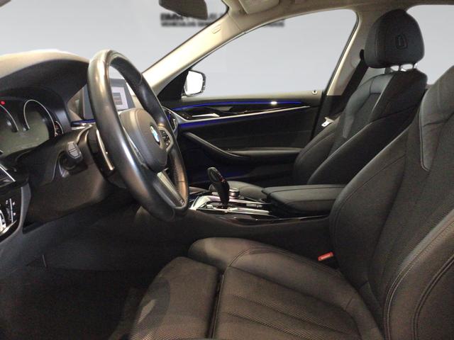 BMW Serie 5 520i color Gris Plata. Año 2020. 135KW(184CV). Gasolina. En concesionario Automotor Premium Marbella - Málaga de Málaga