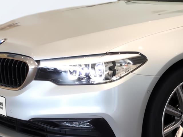 BMW Serie 5 520i color Gris Plata. Año 2020. 135KW(184CV). Gasolina. En concesionario Automotor Premium Marbella - Málaga de Málaga
