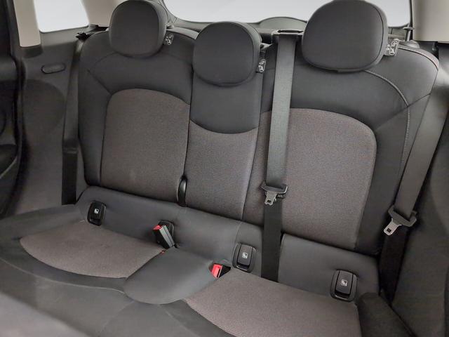 fotoG 8 del MINI MINI 5 Puertas Cooper 100 kW (136 CV) 136cv Gasolina del 2021 en Málaga
