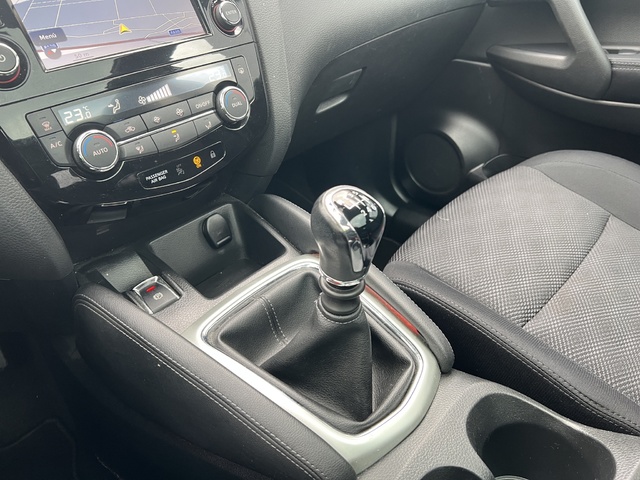 Nissan Qashqai DIG-T 115 Visia 4x2 85 kW (115 CV)