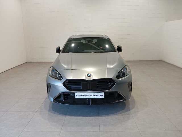 BMW Serie 1 M135i color Gris. Año 2024. 221KW(300CV). Gasolina. En concesionario Motor Munich - Terrassa - VO de Barcelona