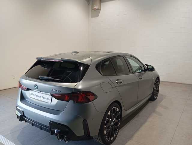 BMW Serie 1 M135i color Gris. Año 2024. 221KW(300CV). Gasolina. En concesionario Motor Munich - Terrassa - VO de Barcelona