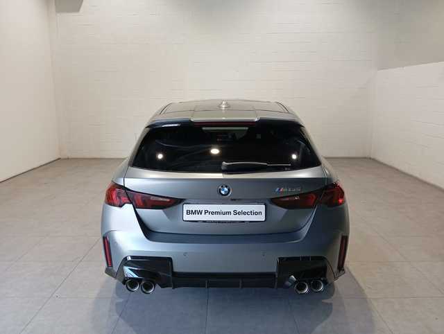 BMW Serie 1 M135i color Gris. Año 2024. 221KW(300CV). Gasolina. En concesionario Motor Munich - Terrassa - VO de Barcelona