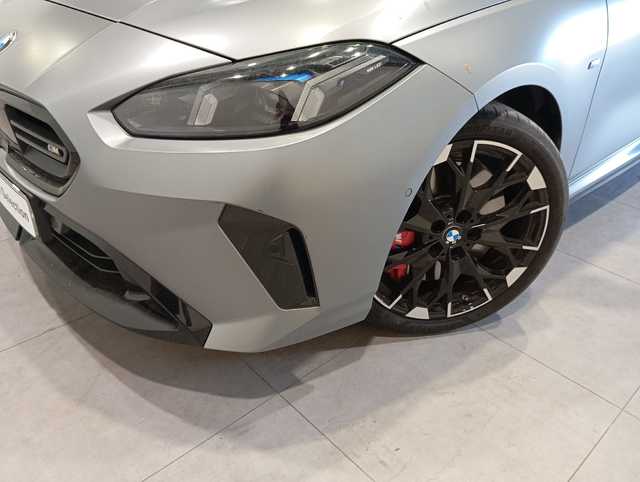 BMW Serie 1 M135i color Gris. Año 2024. 221KW(300CV). Gasolina. En concesionario Motor Munich - Terrassa - VO de Barcelona