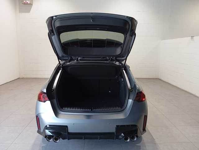 BMW Serie 1 M135i color Gris. Año 2024. 221KW(300CV). Gasolina. En concesionario Motor Munich - Terrassa - VO de Barcelona