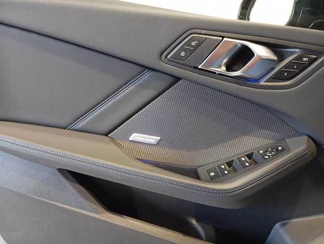 BMW Serie 1 M135i color Gris. Año 2024. 221KW(300CV). Gasolina. En concesionario Motor Munich - Terrassa - VO de Barcelona