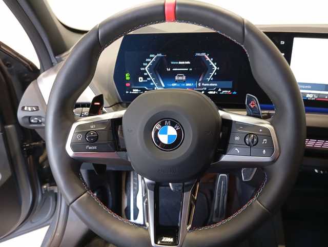 BMW Serie 1 M135i color Gris. Año 2024. 221KW(300CV). Gasolina. En concesionario Motor Munich - Terrassa - VO de Barcelona