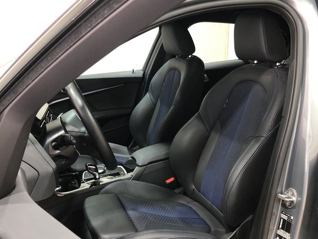 BMW Serie 1 118i color Gris. Año 2024. 103KW(140CV). Gasolina. En concesionario Movilnorte El Carralero de Madrid