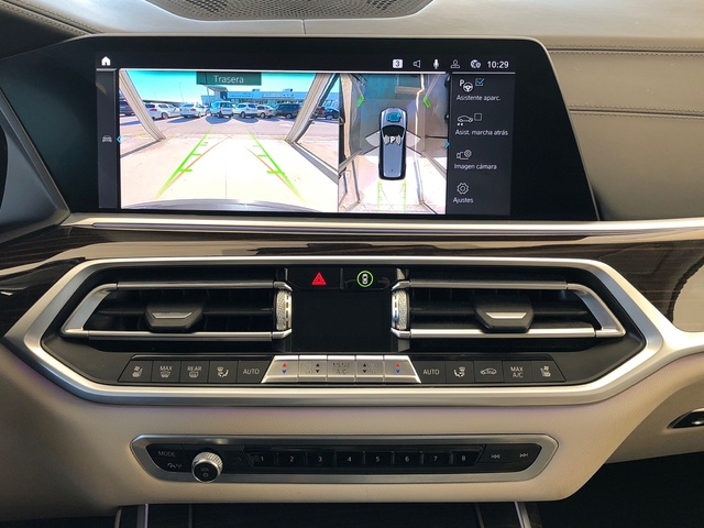 BMW X7 xDrive40d color Gris. Año 2020. 250KW(340CV). Diésel. En concesionario Vehinter Getafe de Madrid