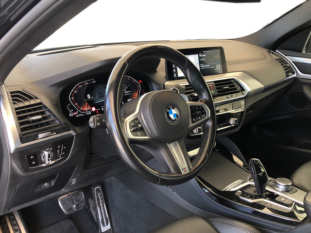 BMW X4 xDrive20d color Negro. Año 2021. 140KW(190CV). Diésel. En concesionario Vehinter Getafe de Madrid
